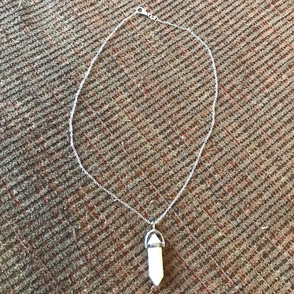 ⚪️NEW! Crystal Pendant Necklace WHITE HOWLITE - Picture 5 of 7
